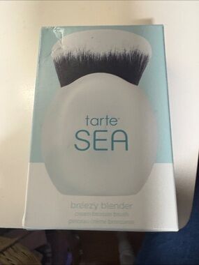 NIB  Tarte cream and aqua SEA Compact Blender Brush